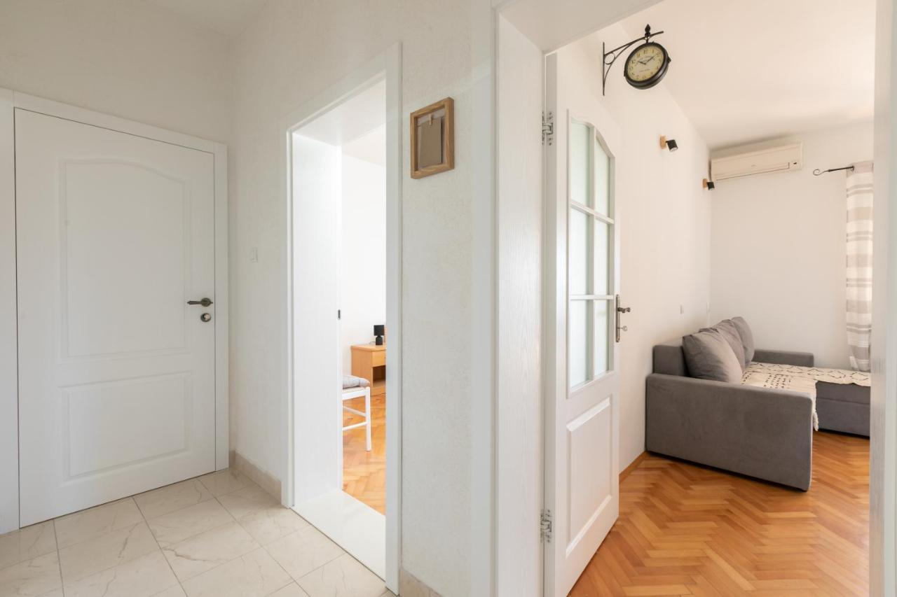 Ana Boric Apartment Podgora