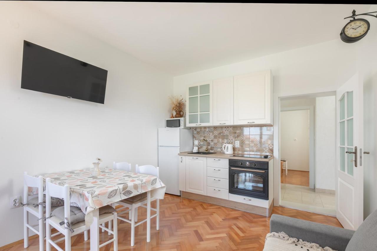 Ana Boric Apartment Podgora